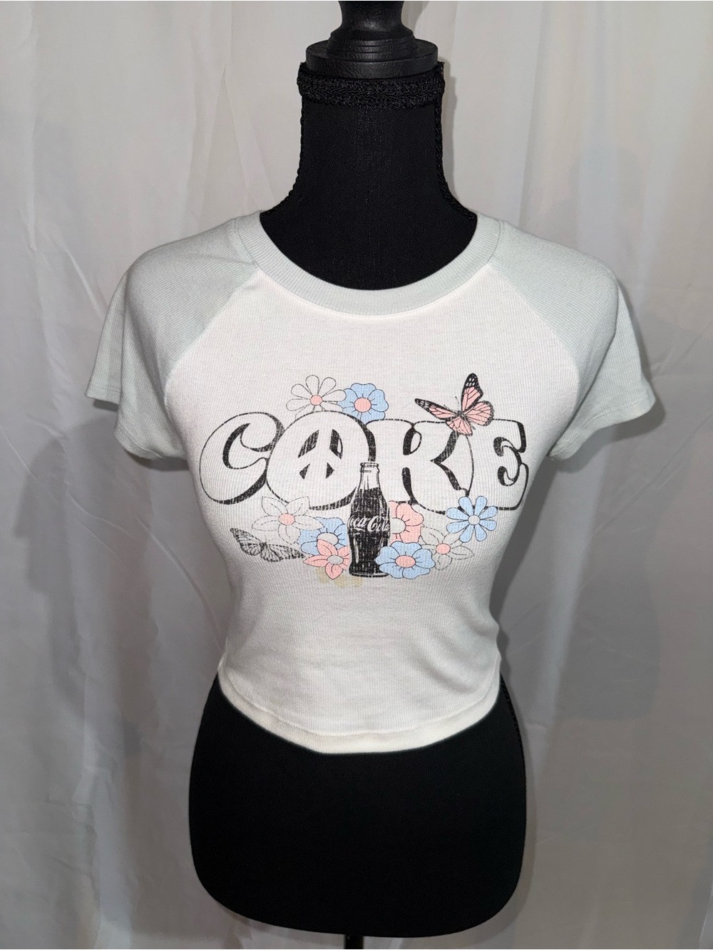 Aero White Graphic Coca-Cola Style Cropped Tee